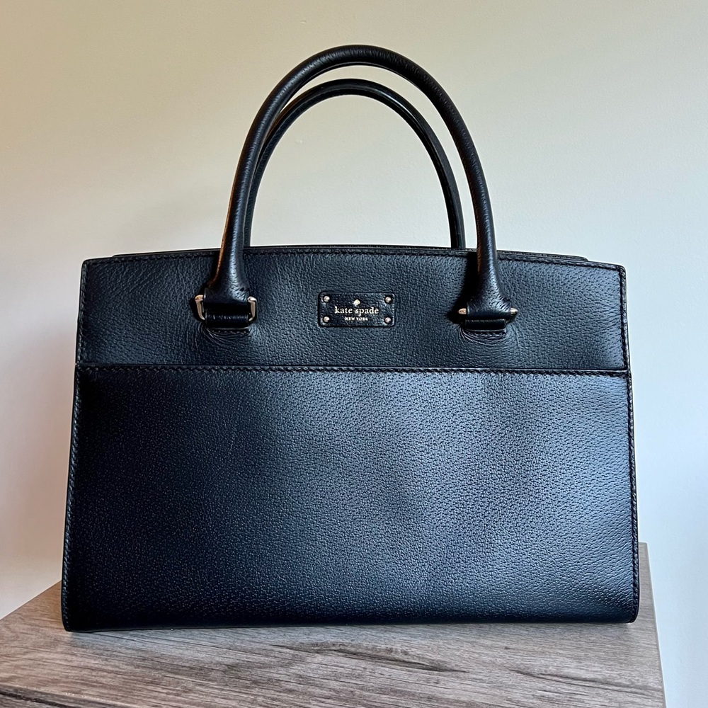 Black leather Kate Spade tote ♠️